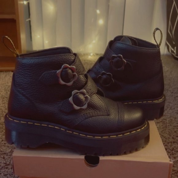 Doc Marten's Devon Flower Boot - Picture 1 of 5
